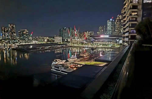 Docklands Apartment | Luxe Waterfront Melbourne