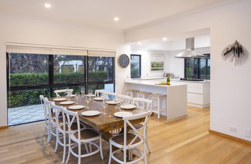 Marybrook House | LUXURIOUS & INVITING TWO STOREY HOME WITH COMFORTABLY CASUAL COASTAL VIBE