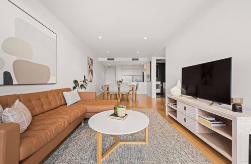 Kingston Apartment | Luxurious Waterfront Unit with Breathtaking Views