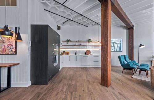 Teneriffe Apartment | Luxurious Woolstore Living! ~Teneriffe