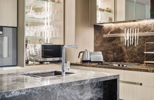 Melbourne Apartment | Luxury 2B2B Albert Park Lakeside Apartment w/Car Park, Pool, Sauna & Gym