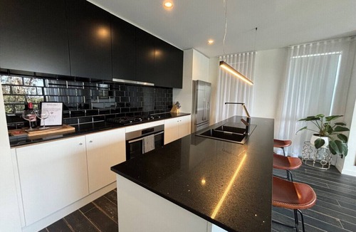 Seaford Apartment | Luxury 2Bdr Beach Side Apt FreeNetflix☆WiFi☆Wine