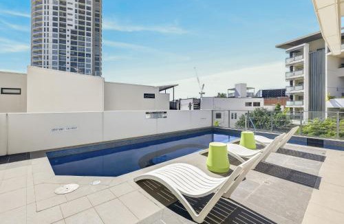 Bowen Hills Apartment | Luxury 2Bed2Bath Apt with Pool, Parking, Gym and Views