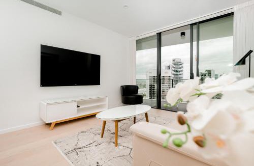 Broadbeach Apartment | Luxury 2BR Broadbeach Stay - Pet Friendly