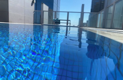 East Melbourne Apartment | Luxury Accommodation with roof top pool.