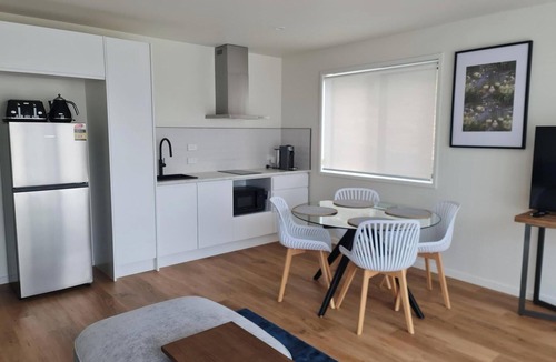 Magra Cottage | Luxury Accommodation in Tasmania's Highlands | Modern Retreat with Mountain View