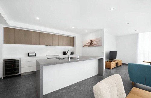 Caves Beach Apartment | Luxury Apartment Caves Beach 4 Bed WiFi & Parking