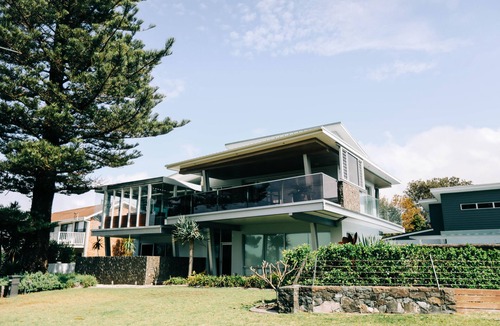 Werri Beach House | Luxury Beach House - Sleeps 15, Pool, Ocean Views