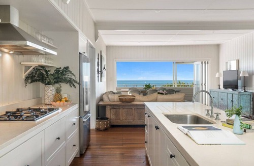 Whale Beach House | Luxury Beach House/Retreat/Beach