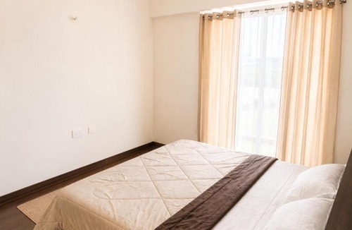 Kadadhe Apartment | Luxury Boho Stay, Sunset Balcony, Lodha Belmondo