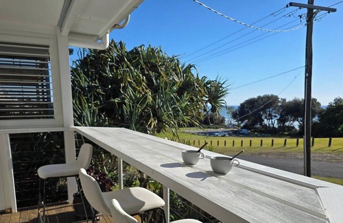 Sandy Beach House | Luxury by the Sea - Beach, Bush & Sunsets
