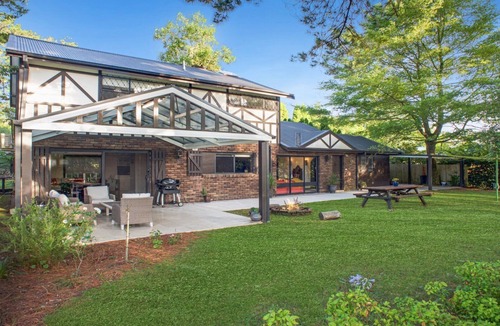 Wentworth Falls House | Luxury Castle Retreat on the Golf Course