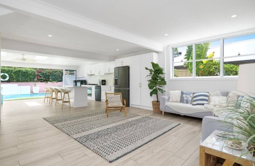 Anna Bay House | Luxury coastal house, pool, walk to shop & beach