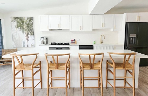 Anna Bay House | Luxury coastal house, pool, walk to shop & beach
