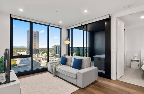 Box Hill Apartment | Luxury & Cozy Box Hill living | Shared Pool & Gym