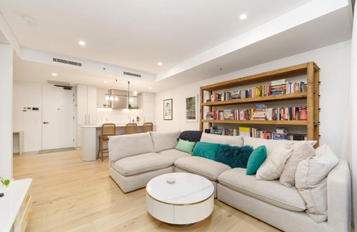 Griffith Apartment | Luxury Griffith Retreat steps from Iconic Manuka - Hosted by Canstay