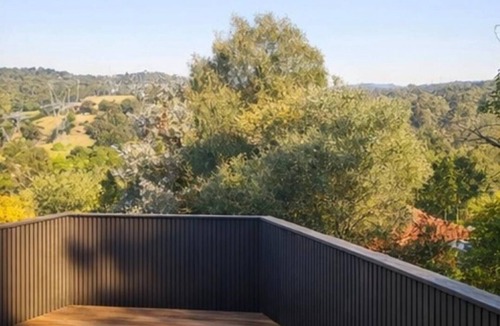 Eltham North House | Luxury Hillside Escape | Scenic Views & Cosy Stay