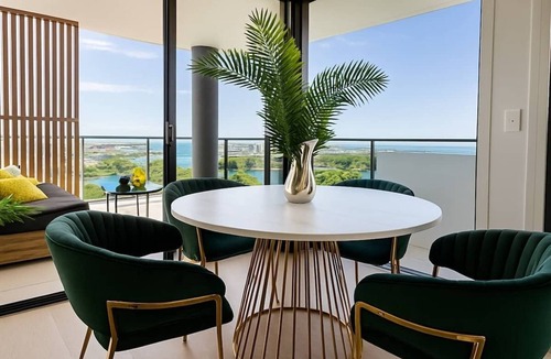 Robina Apartment | Luxury Lakeview 3BR Escape