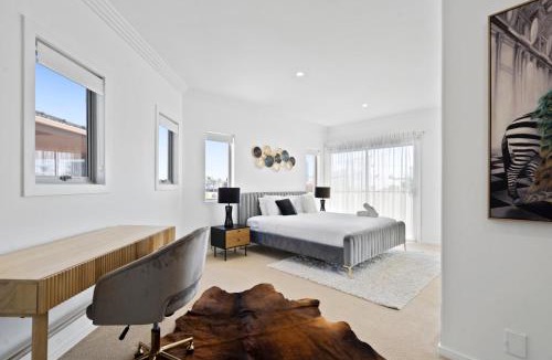 Mermaid Beach Villa | Luxury Mermaid Beach Pool 4 King Sleeps 10