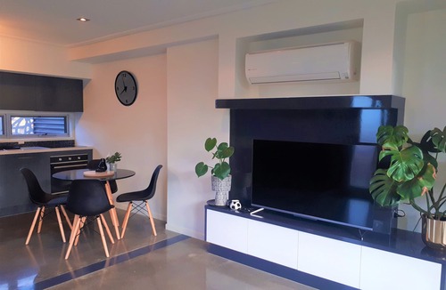 Warrnambool Apartment | LUXURY, MODERN & CENTRAL - YOU GET THE WHOLE 3 LEVEL APARTMENT!