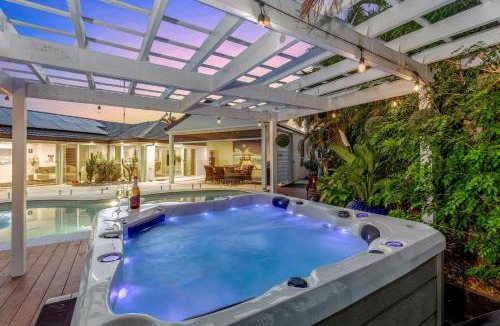 Mooloolaba House | Luxury Mooloolaba Retreat with Spa & Pool