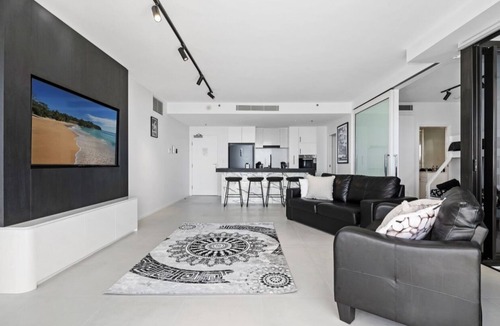 Broadbeach Apartment | Luxury Ocean View Apartment in Broadbeach.