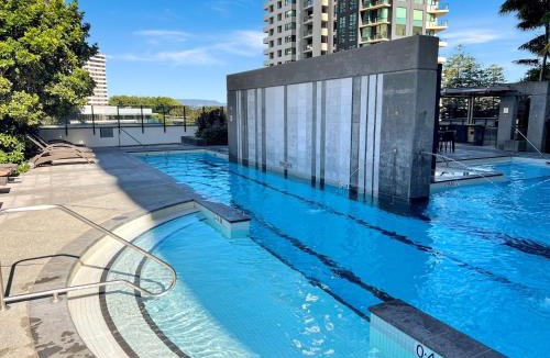 Broadbeach Apartment | Luxury Oracle Tower 2 Ocean Views 32nd floor