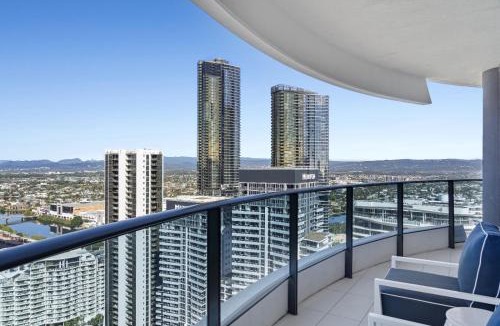 Broadbeach Apartment | Luxury Oracle Tower 2 Ocean Views 32nd floor