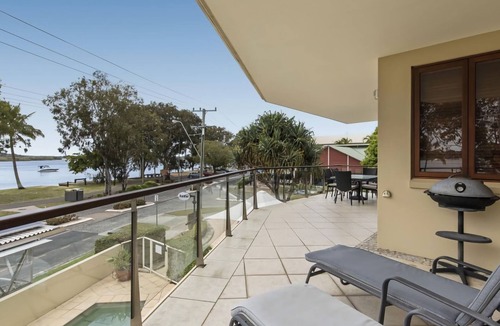 Noosaville Apartment | Luxury Riverfront Apartment