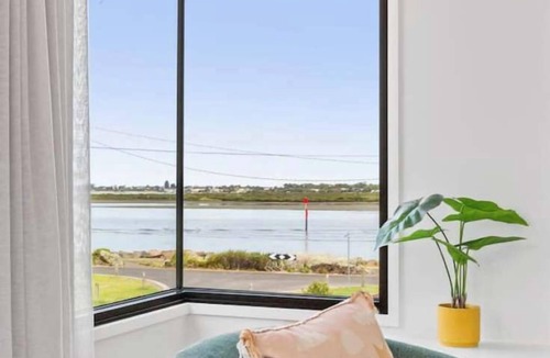 Ocean Grove House | Luxury Riverside Escape with Fire Pit, Pizza Oven, River Views