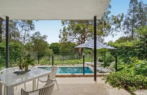Benowa House | Luxury Riverside Retreat in Benowa