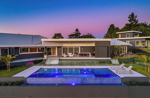 Coopers Shoot House | Luxury Villas Byron Retreat (Ocean, Views, Pool)