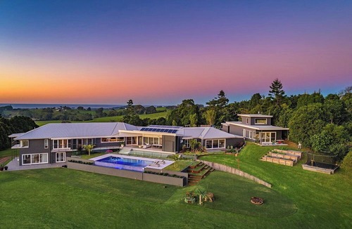 Coopers Shoot House | Luxury Villas Byron Retreat (Ocean, Views, Pool)