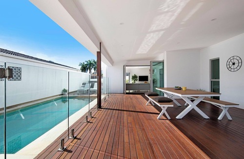 Broadbeach Waters House | Luxury Villas Majestic Palms (Heated Pool)