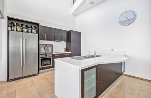 Wallaroo House | LUXURY WATERFRONT ACCOMMODATION - 12 people 5 ensuites