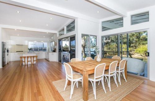 Burleigh Heads House | Luxury Waterfront Stay at Tallebudgera Creek