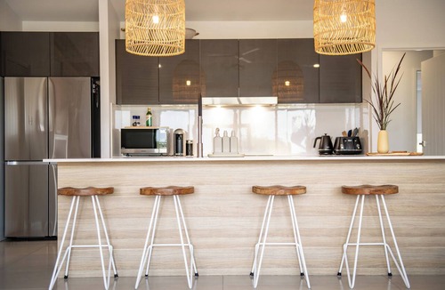 Whitsundays House | Luxury Whitsunday Farmstay with Outdoor Bath