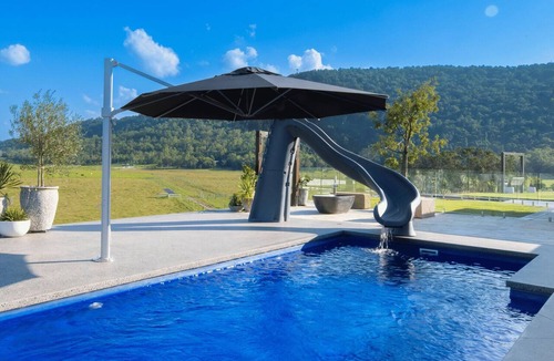Whitsundays House | Luxury Whitsunday Farmstay with Outdoor Bath