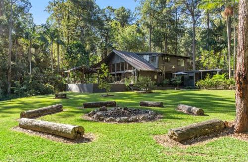 Doonan House | Mabel Perfect Noosa Hinterland Gem with Heated Pool