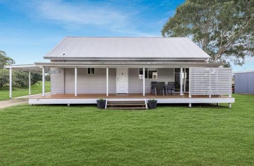 Lovedale House | Madigan Cottages - Australiana