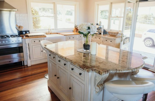 Robertson House | Madison Park, a large Country Retreat