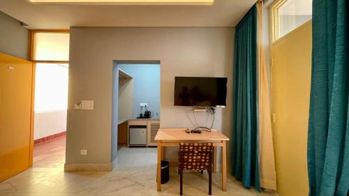 Gunehr Hostel | Madpackers Bir