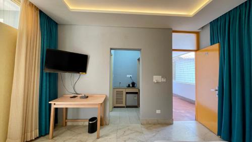 Gunehr Hostel | Madpackers Bir
