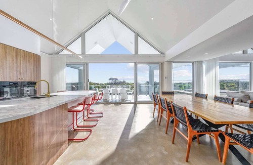 Waterhouse House | Magic Beach - Wifi, Beach Views