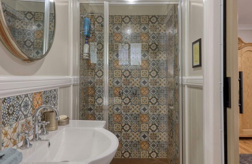 Flaxton Bed & Breakfast | Magnificent, Iconic Queenslander with beautiful gardens and Pool.