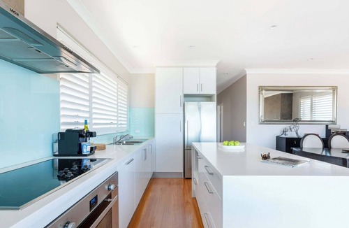 Tamarama Apartment | Magnificent Sweeping Coastal Panorama