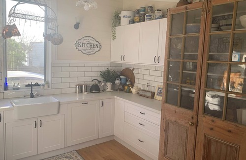 Exton House | Maison Blue -Self-contained accommodation Meander Valley - Deloraine