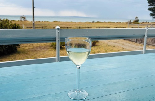 St Leonards Cottage | Majestic waterfront views BBQ fishing beach wineries
