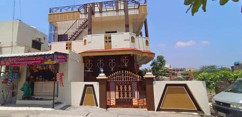 Akalkot Cabin | Mallikarjun Residency with AC