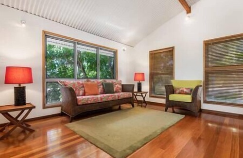 Boreen Point House | Mango House has everything you need for a beautiful Boreen Point family holiday.
